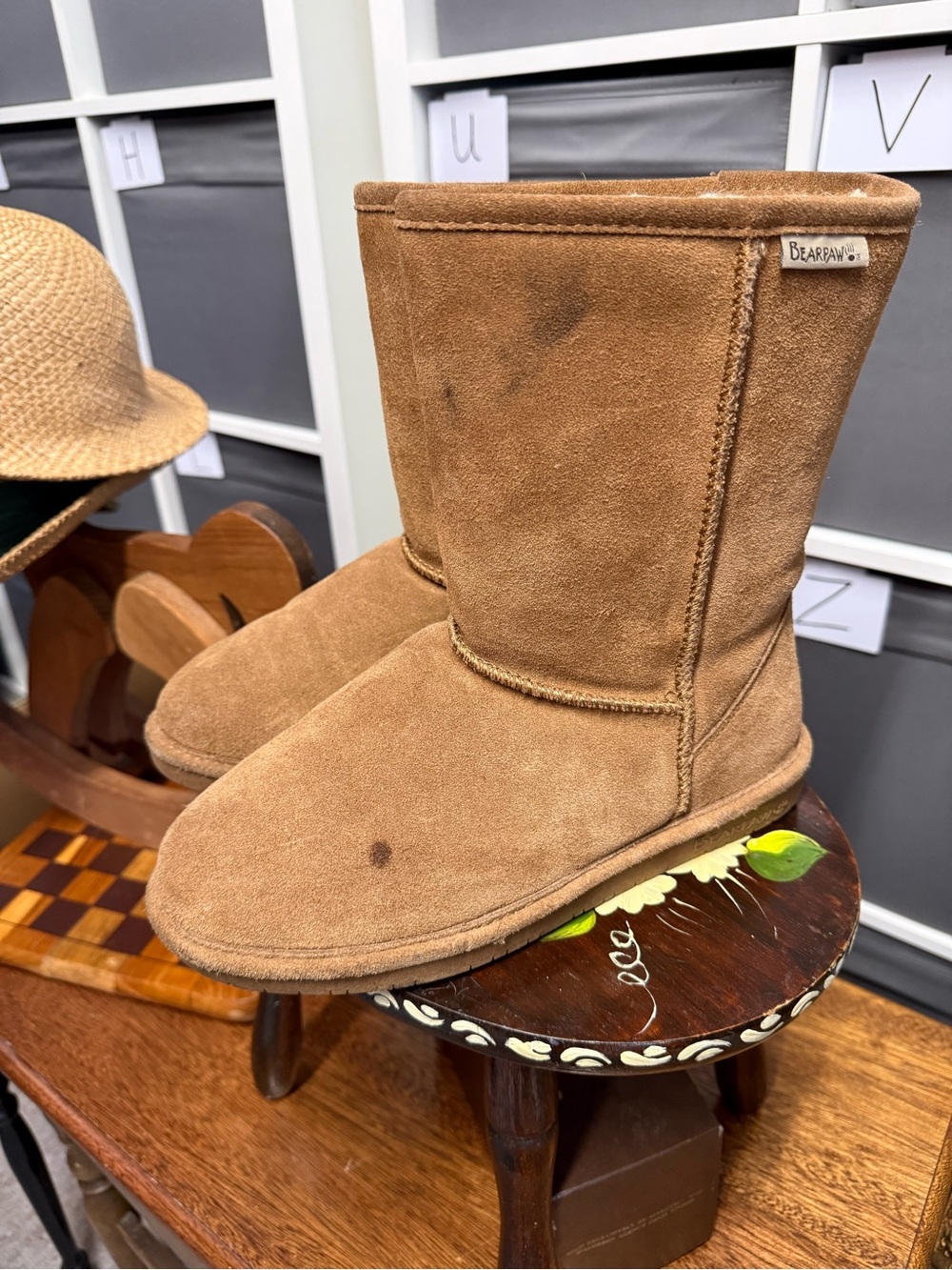 Bearpaw Emma Short Hickory Classic Chestnut Suede Boots